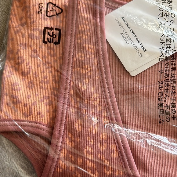 NWT! Athleta Aurora Seamless Crop Rib Tank - Size XS - Picture 6 of 8